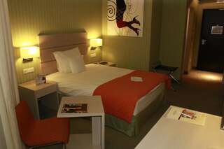 Отель Hotel Golden Tulip Ana Tower Sibiu Сибиу Стандартный номер с кроватью размера "queen-size"-2