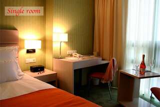 Отель Hotel Golden Tulip Ana Tower Sibiu Сибиу Стандартный номер с кроватью размера "queen-size"-3