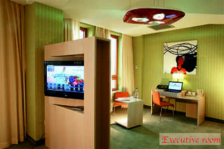 Отель Hotel Golden Tulip Ana Tower Sibiu Сибиу Представительский номер с кроватью размера «king-size»-3