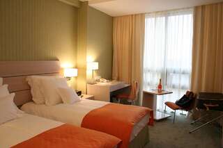 Отель Hotel Golden Tulip Ana Tower Sibiu Сибиу Стандартный двухместный номер с 2 отдельными кроватями-3