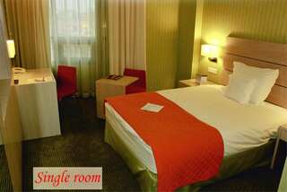 Отель Hotel Golden Tulip Ana Tower Sibiu Сибиу Стандартный номер с кроватью размера "queen-size"-1